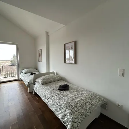 80 M2 With Balcony & Free Parking 公寓 *