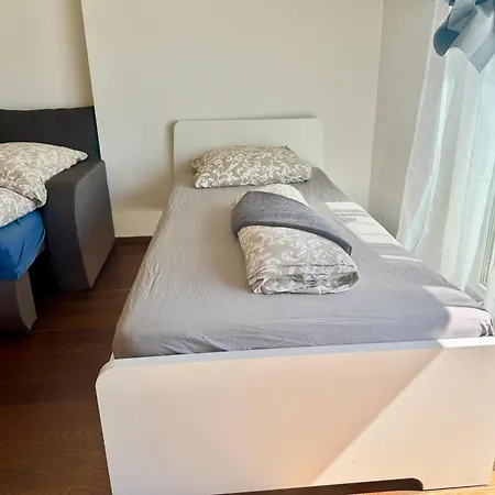 80 M2 With Balcony & Free Parking * 维也纳附近格拉斯多夫